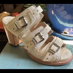 Free bird sandels